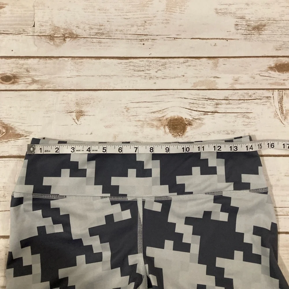 ALO Yoga Airbrush Pixel Leggings Medium